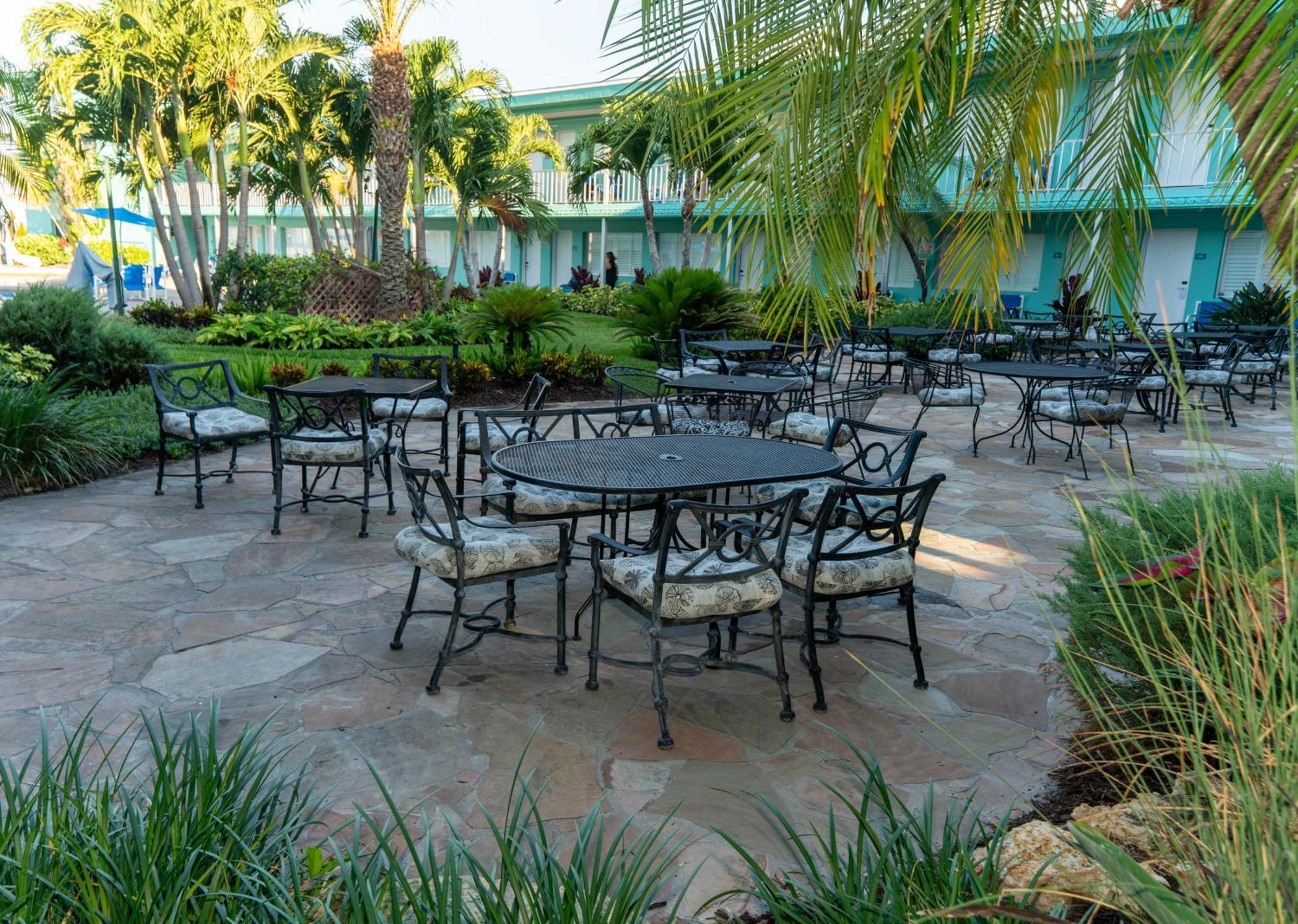 Thunderbird Beach Resort Treasure Island Exterior foto